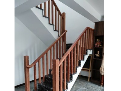 樓梯扶手和踏板用什么木蠟油，德國pnz進口木蠟油哪一款比較適合？